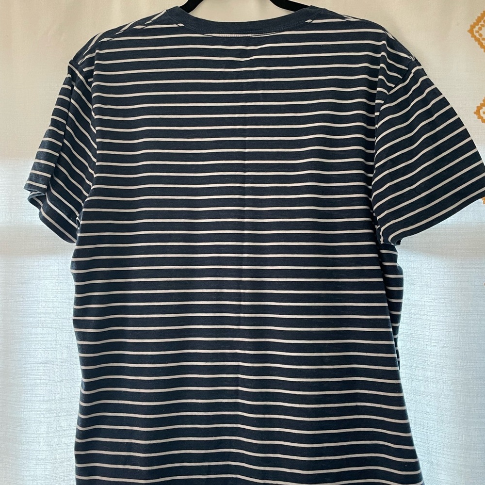Grey/white striped tee